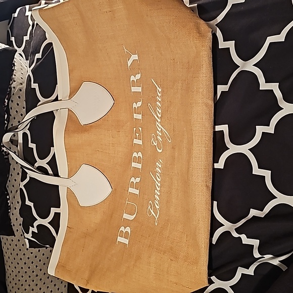 Burberry Beige and White Jute and Leather Giant Tote - Picture 1 of 6